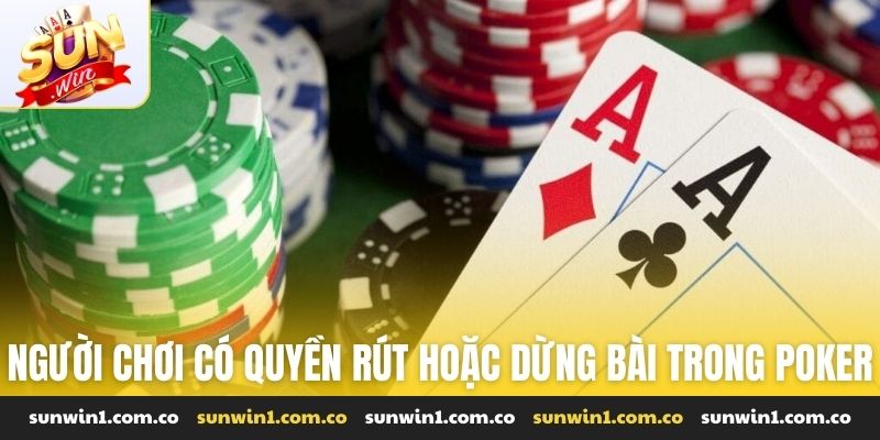 Người chơi có quyền rút hoặc dừng bài trong ván poker